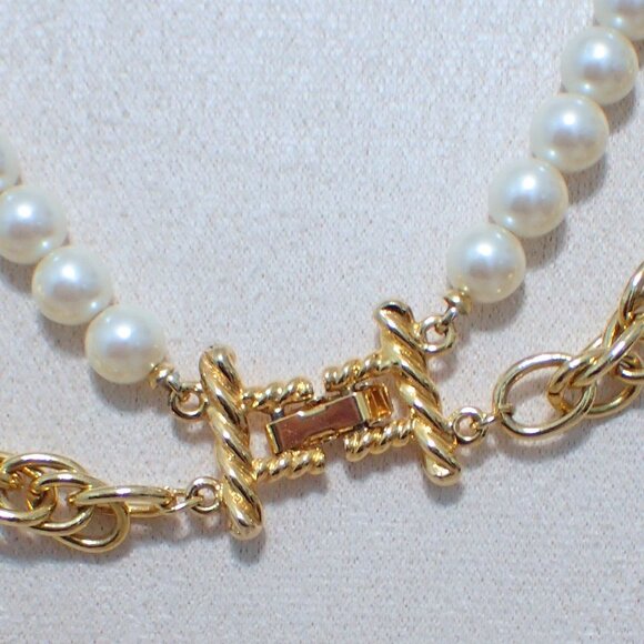 Unique-Vintage Faux Pearl Necklace with Cross - Picture 4 of 5